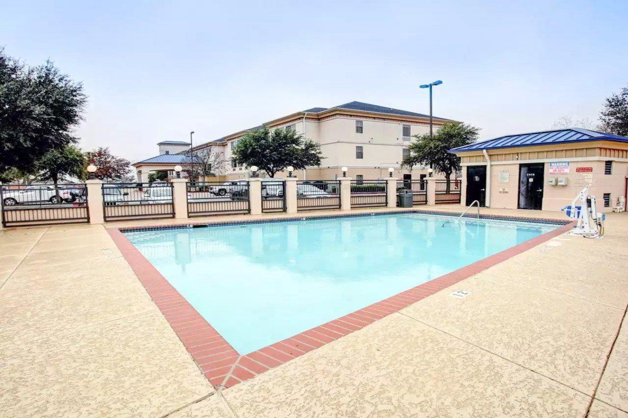 Quality Inn & Suites Airport Austin Exterior foto